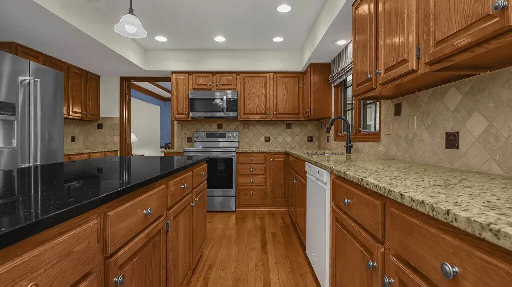 14-print-1314-lakeside-way