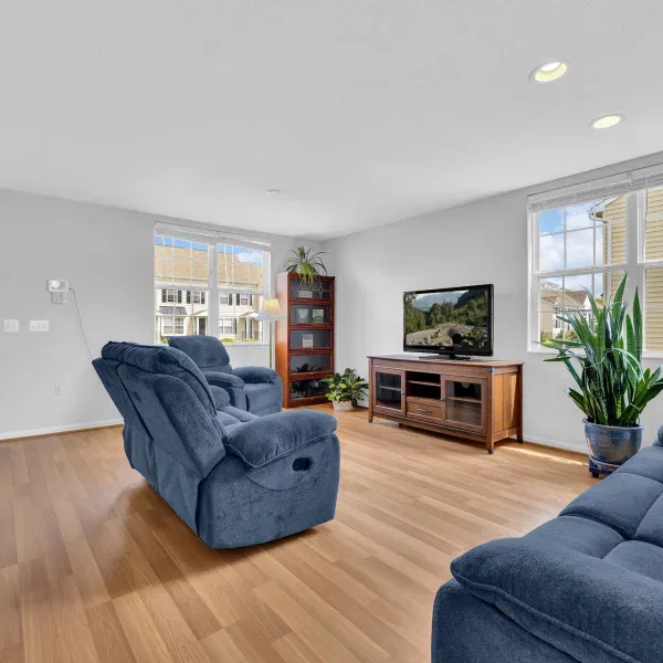 10-web-or-mls-7235-colonial-affair-dr