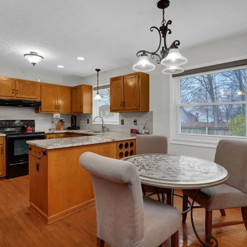 10-web-or-mls-8017-oakwind-ct