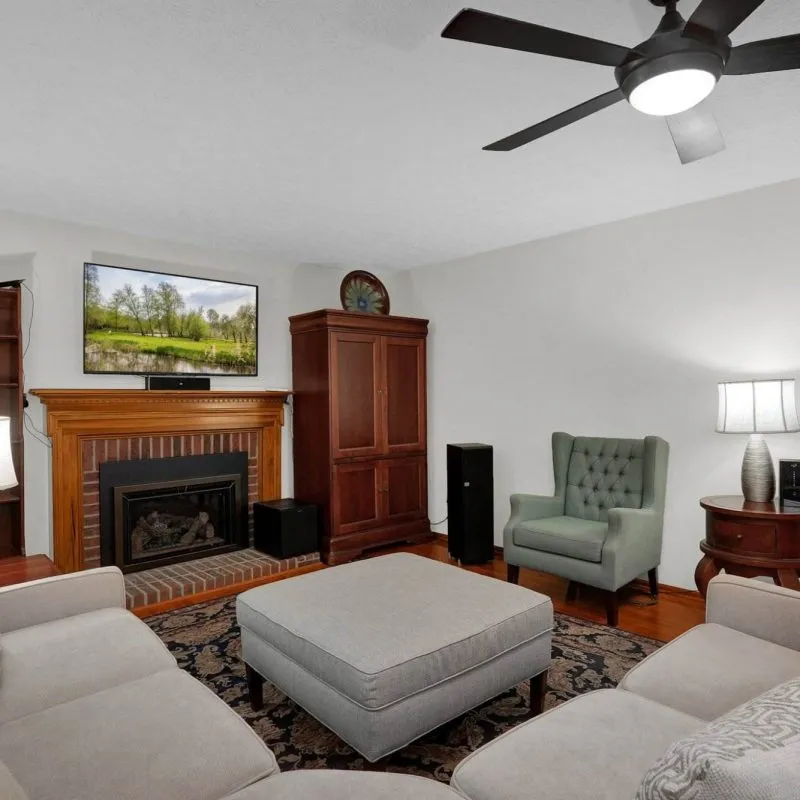 16-web-or-mls-8017-oakwind-ct