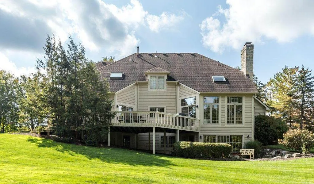 1650 Sherborne Back 1