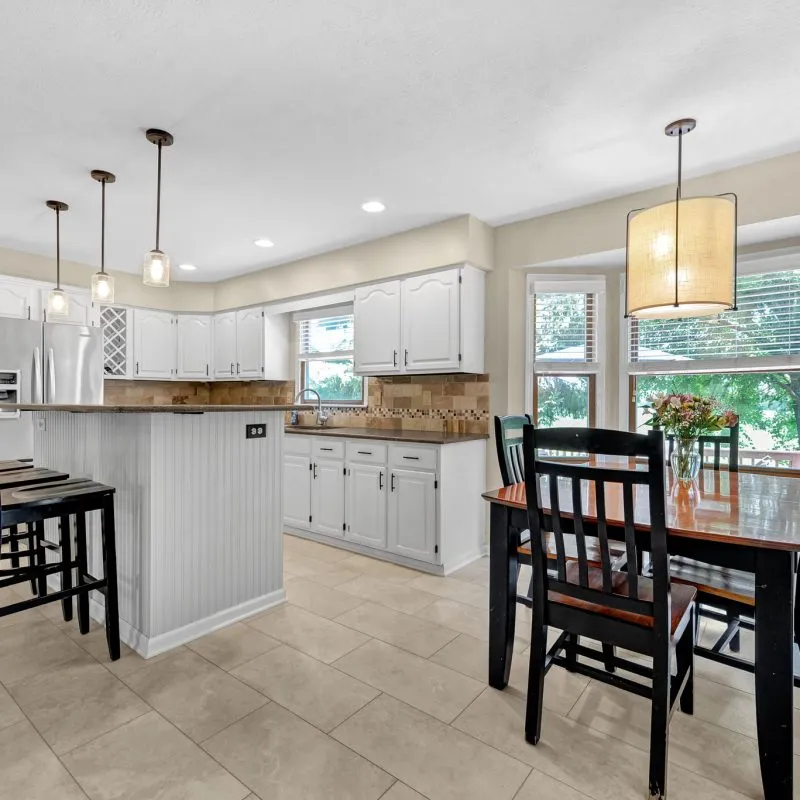 19-web-or-mls-8200-markhaven-dr