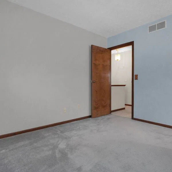 24-web-or-mls-7010-rockwoods-pl