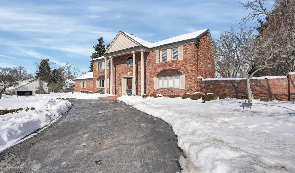 3-web-or-mls-2626-chartwell-rd