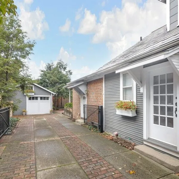 30-web-or-mls-711-city-park-ave