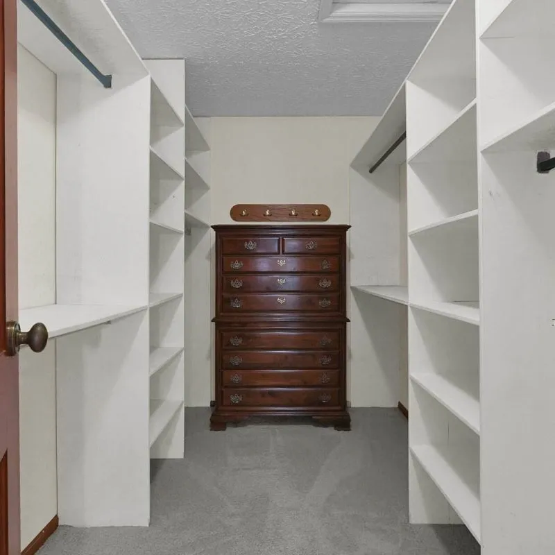 31-web-or-mls-8017-oakwind-ct