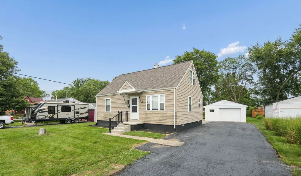 5-web-or-mls-196-maple-dr