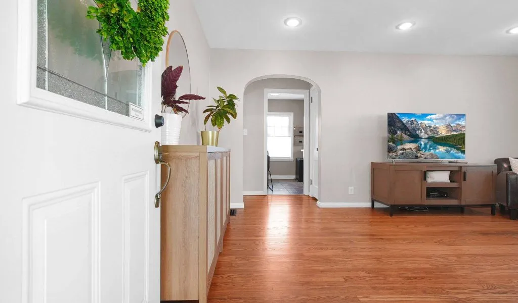 6-web-or-mls-381-e-jeffrey-pl