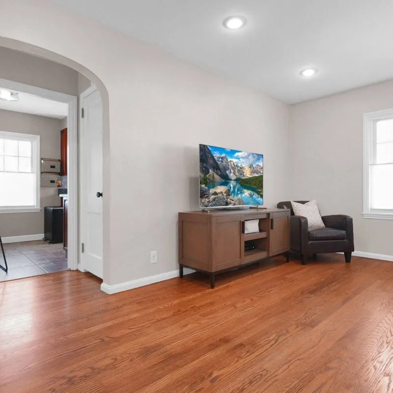 7-web-or-mls-381-e-jeffrey-pl