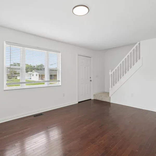 8-web-or-mls-196-maple-dr
