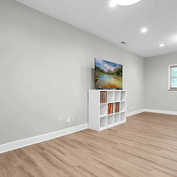 8-web-or-mls-229-s-highland-ave