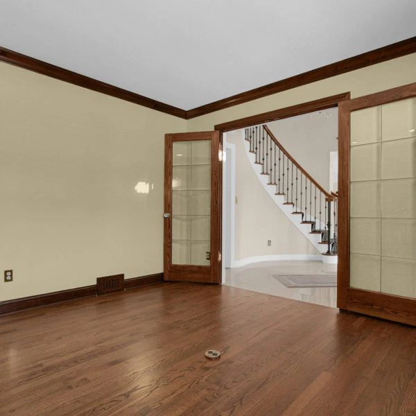 8-web-or-mls-2626-chartwell-rd