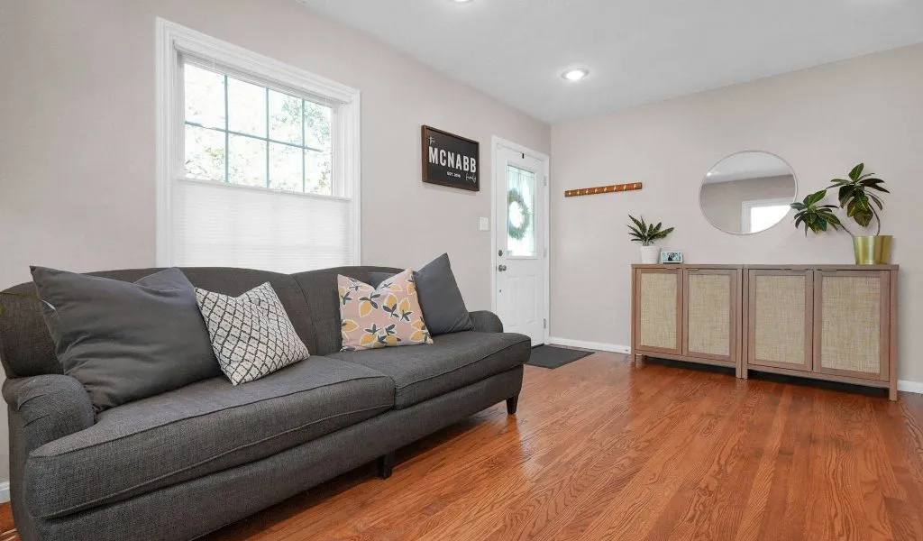 8-web-or-mls-381-e-jeffrey-pl