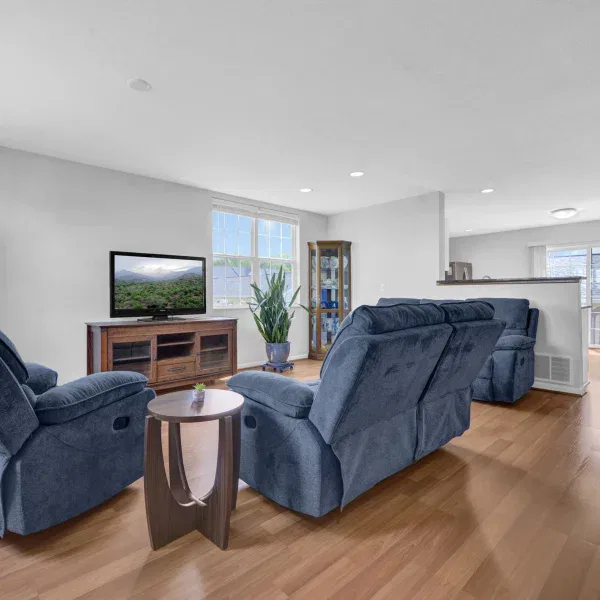 8-web-or-mls-7235-colonial-affair-dr